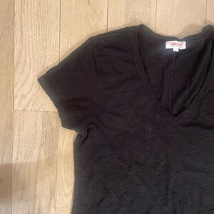 Goldie V-neck Tee